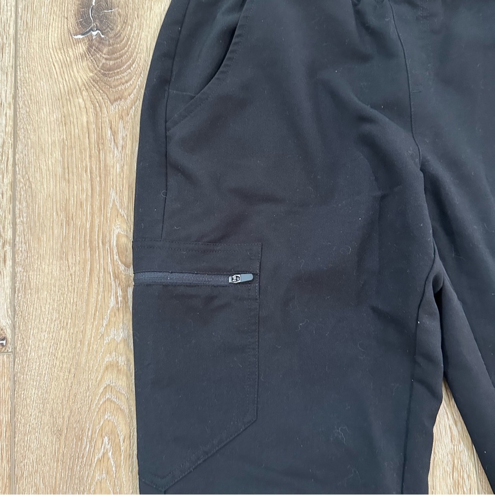 Figs Zamora High Waisted Jogger Scrub Pants in Black GUC - Picture 4 of 11